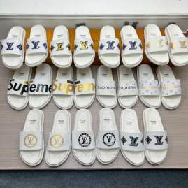 Picture of Louis Vuitton Slippers _SKULVsz38-44mnf03061426